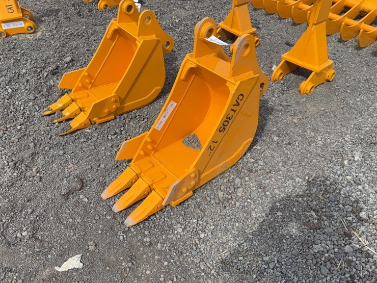 caterpillar-305-image-1