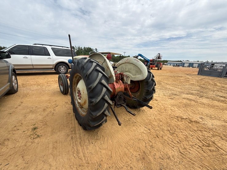 1964-ford-801-image-3