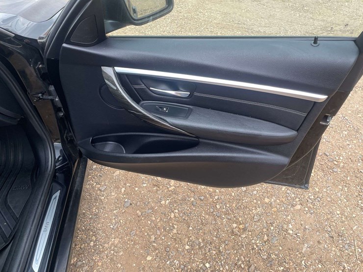 2016-bmw-328i-4-door-sedan-(112,946-miles)-image-17