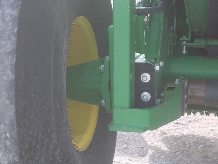 john-deere-560m-image-24