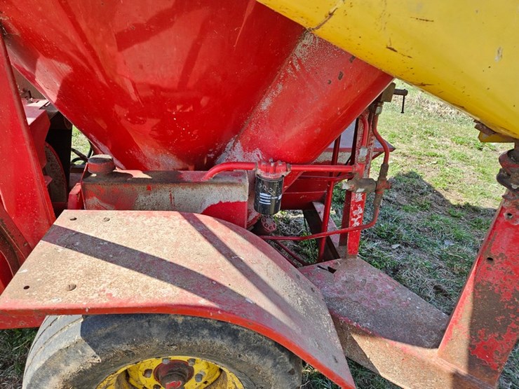 new-holland-355-image-42