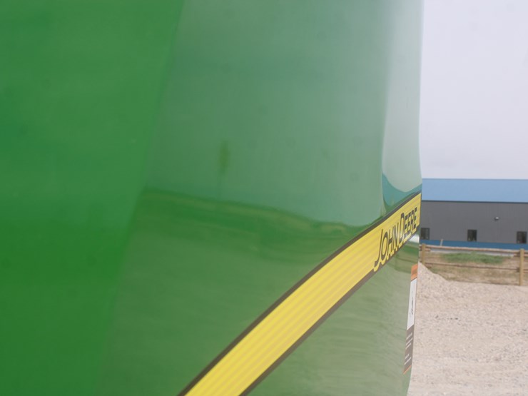 john-deere-560m-image-18