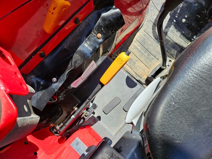 massey-ferguson-4710-image-32