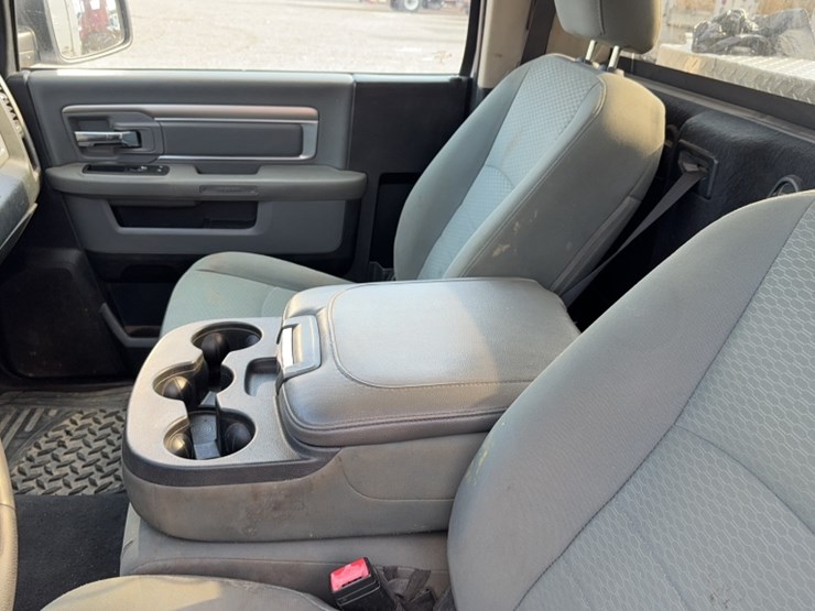 2015-dodge-1500-image-17