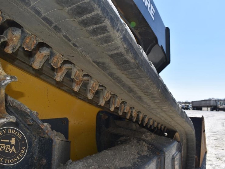 2020-deere-333g-image-39