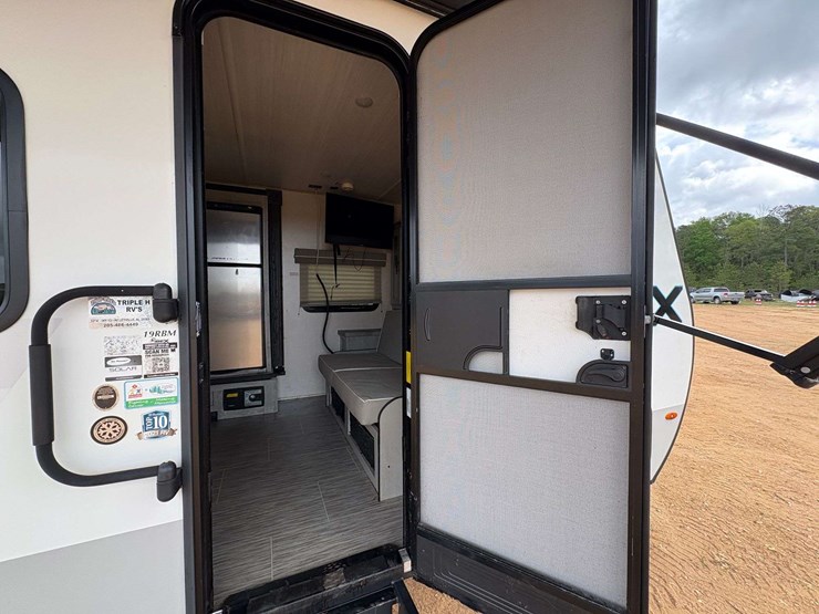 2022-forest-river-ibex-travel-trailer-w/-solar-power-system-image-18