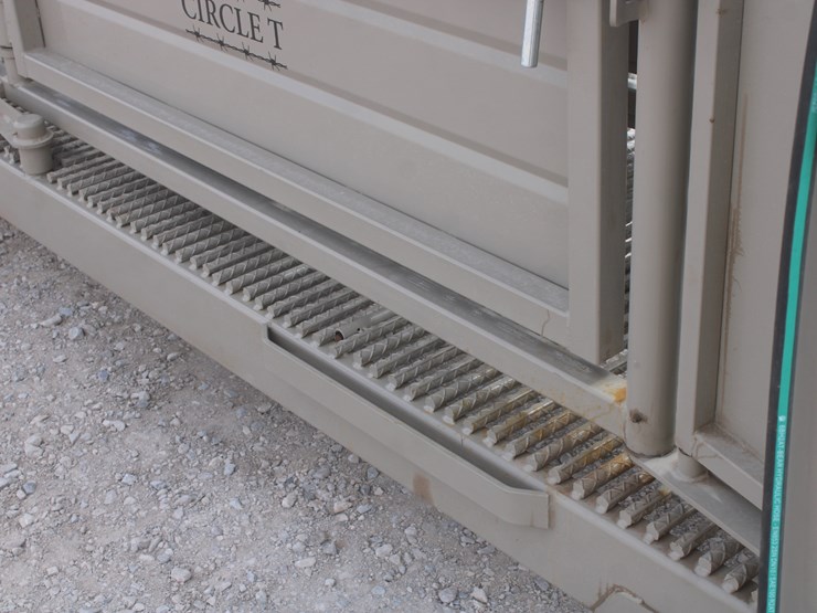 #1083-•-new-circle-t-portable-complete-cattle-processing-system-image-25