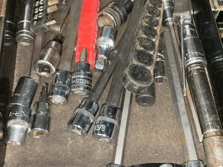 #107-•-clarke-hd-plus-tool-chest-and-contents-image-14