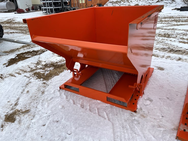 #2002-•-2-yard-self-dumping-hopper-image-1
