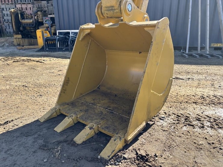 2015-caterpillar-305.5e2-cr-image-11