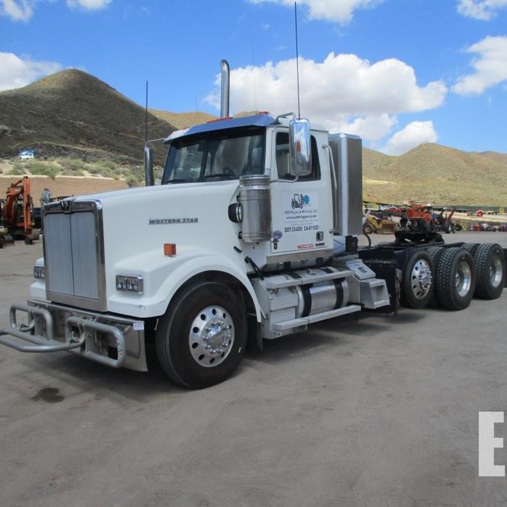 2019 WESTERN STAR 4900