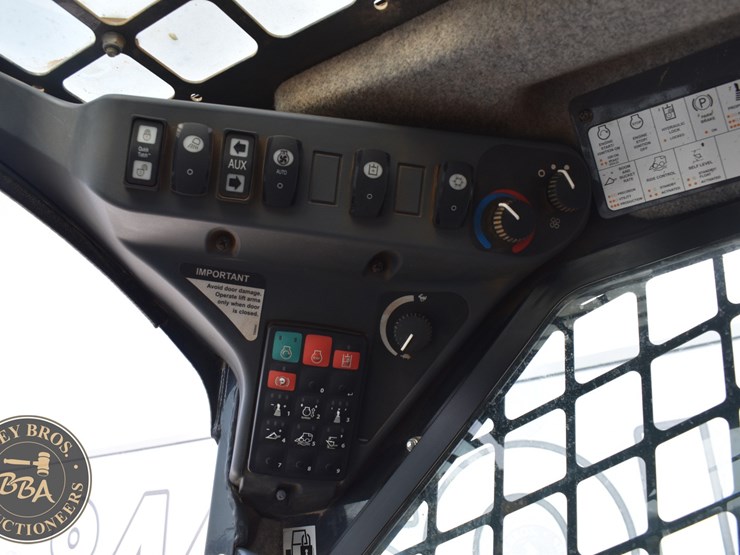 2021-deere-333g-image-39