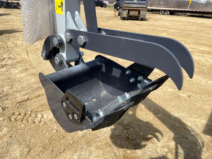 #902-•-new-land-hero-rt15r-mini-excavator-image-32