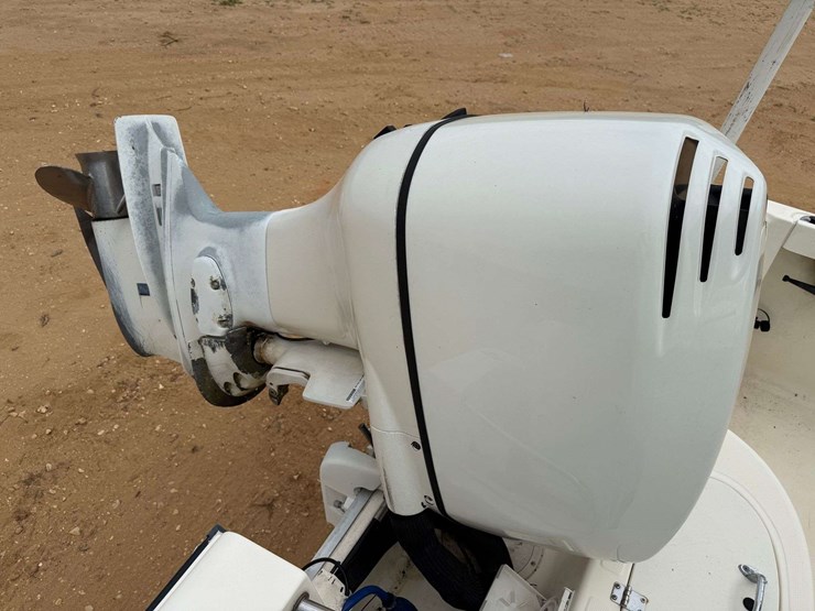 2003-sea-hunt-escape-200d-bay-boat-image-24