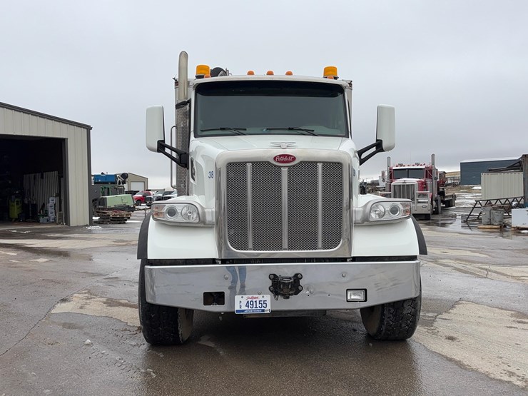 2018-peterbilt-567-hydrovac-truck-image-3