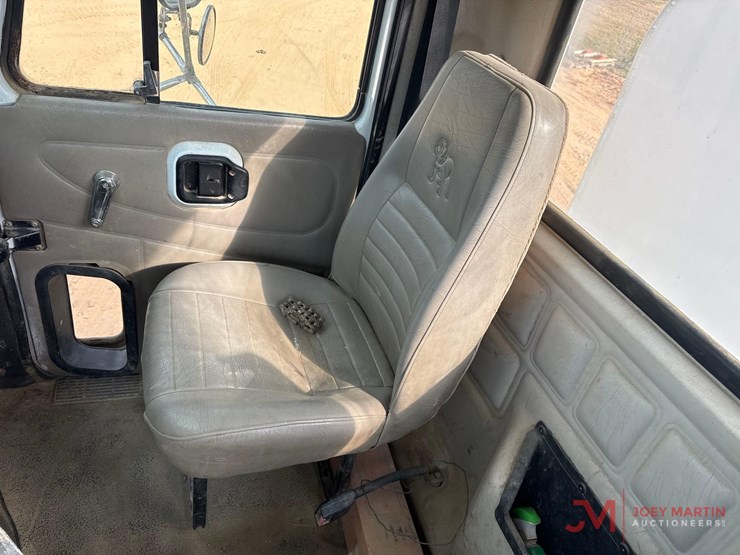 2001-mack-ch613-image-28