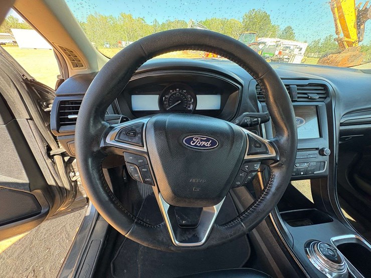 2018-ford-fusion-se-4-door-sedan-(109,948-miles)-image-11