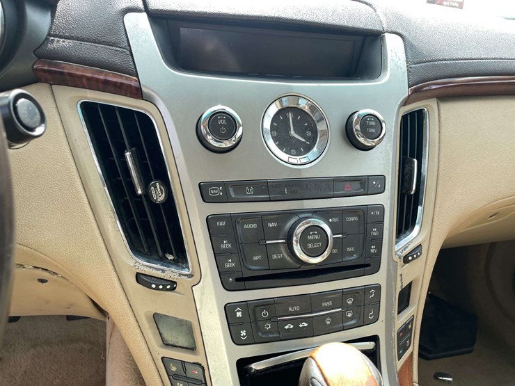 2008-cadillac-cts-4-door-sedan-(240,710-miles)-image-13