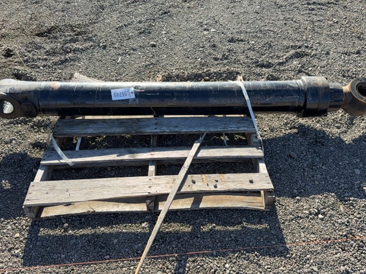 caterpillar-60-image-1