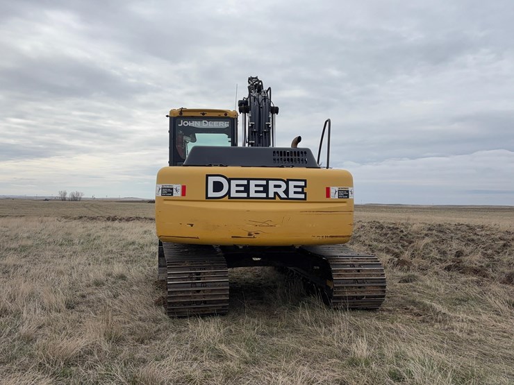 deere-120d-image-5