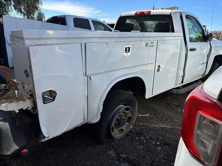 2015-chevrolet-2500-image-3