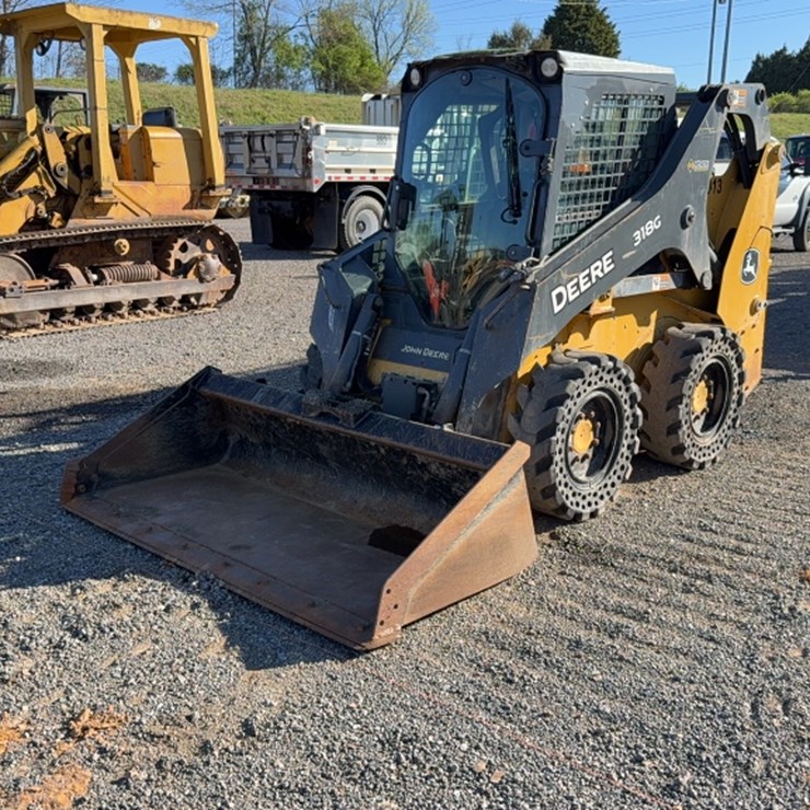 DEERE 318G