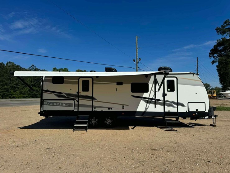 2021-radiance-28bh-bumper-pull-camper---bunks-image-9