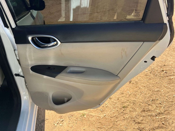 2017-nissan-sentra-sv-4-door-sedan-(169,691-miles)-image-17