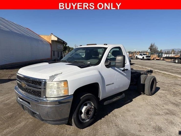 2011-chevrolet-3500-image-1