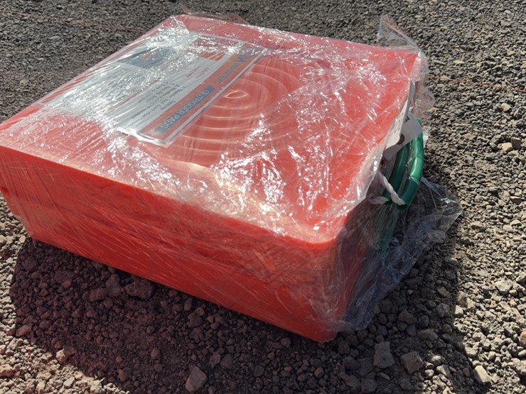 #1073-•-qty-(4)-18"-x-18"-crane-pads-image-1