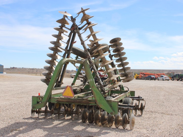 john-deere-235-image-6