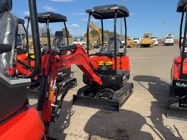 #1098-•-2025-tpm-18hs-mini-excavator-image-1