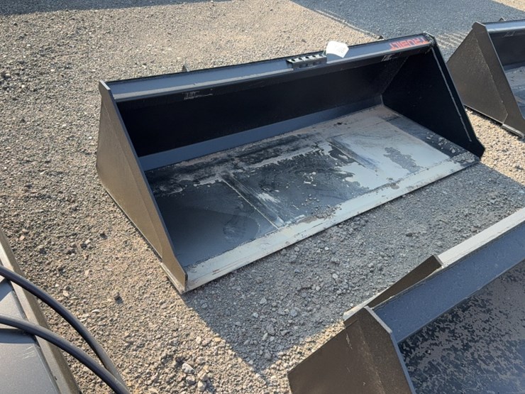 #2074-•-trubilt-72"-skid-steer-smooth-bucket-image-1