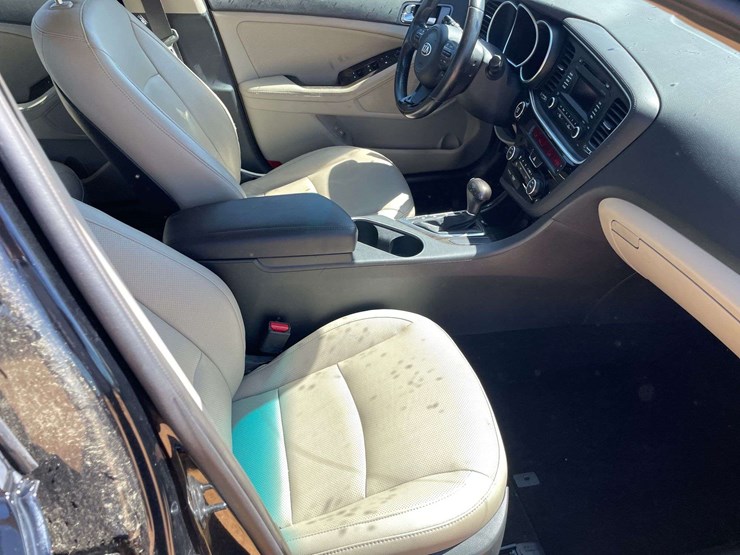 2015-kia-optima-4-door-sedan-(87,692-miles)-image-18