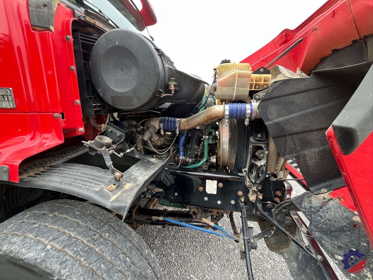 2011-volvo-truck-vhd-tri-axle-dump-truck-image-53