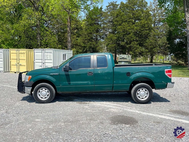 2011-ford-f150-xl-image-2