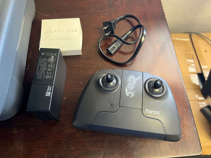 parrot-anafi-usa-foldable-drone-with-4k/thermal-camera-image-13