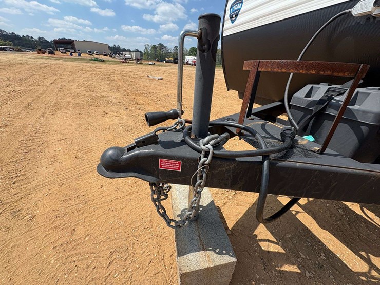 2021-keystone-hideout-travel-trailer-image-12