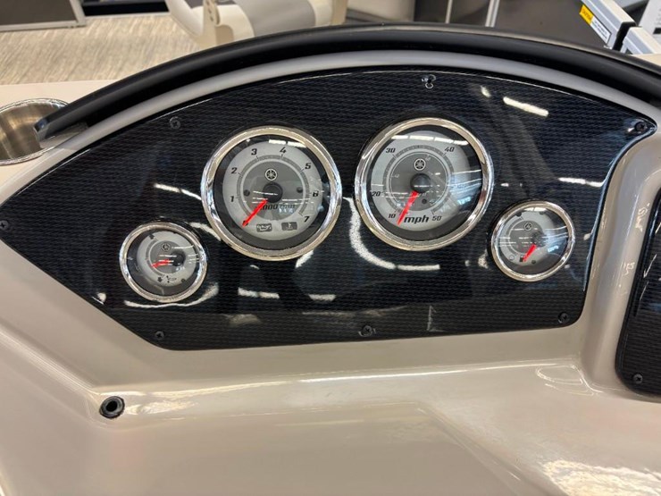 2025-g3-suncatcher-select-18f-pontoon-image-22