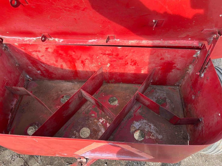 new-holland-575-image-10