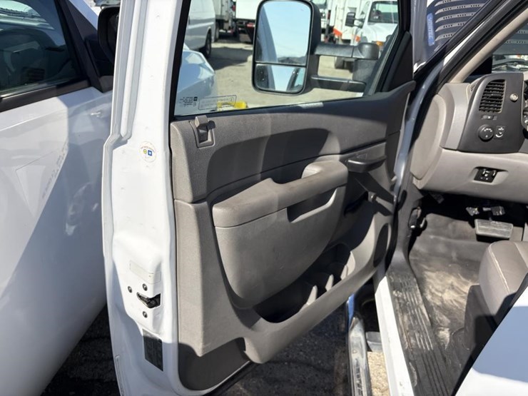 2013-chevrolet-2500-image-8