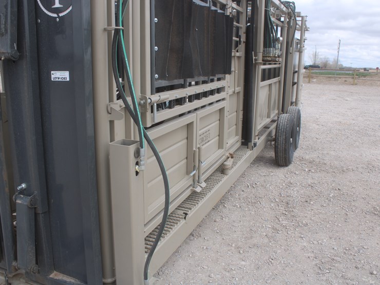 #1083-•-new-circle-t-portable-complete-cattle-processing-system-image-34