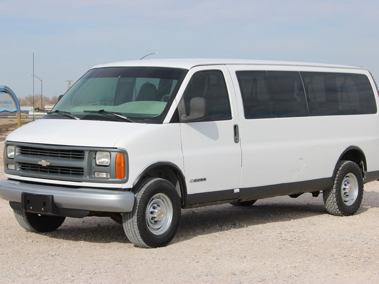 2001-chevrolet-express-3500-image-2