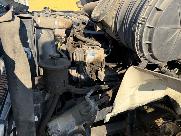 2005-case-ih-8600-image-13