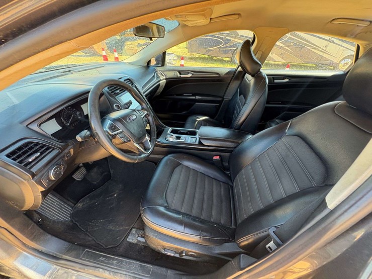 2018-ford-fusion-se-4-door-sedan-(109,948-miles)-image-10