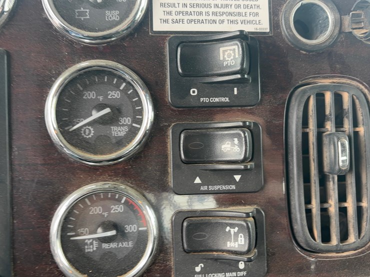 2014-peterbilt-389-image-42