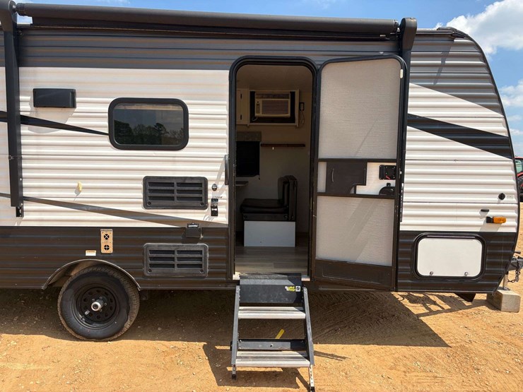 2021-keystone-hideout-travel-trailer-image-4