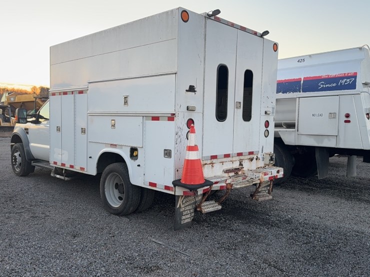 2010-ford-f550-image-12