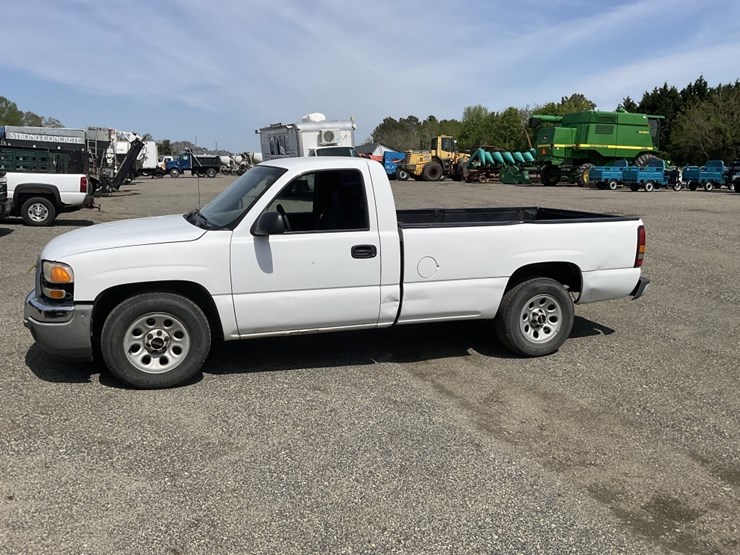 2005-gmc-1500-image-1