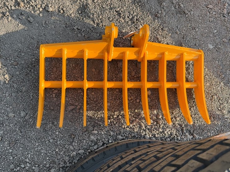 caterpillar-303-image-1